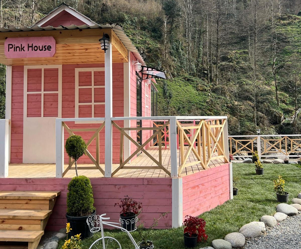 كوخ على ضفاف نهر ريزا